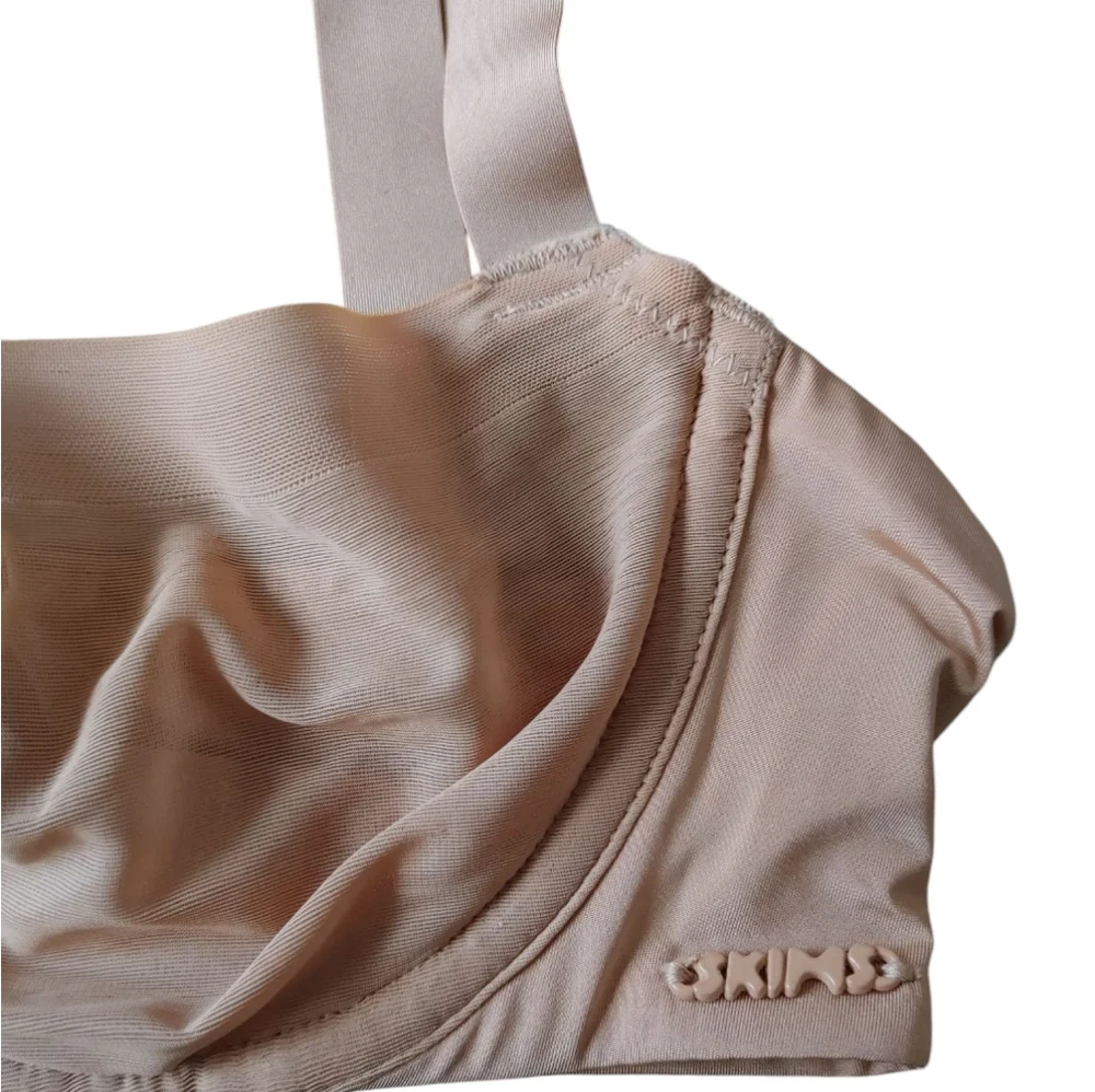 SKIMS No Show Molded Unlined Balconette Bra - Picture 11 of 12